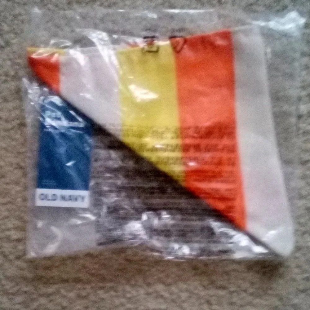 Triangle Patterned Bandana for Pets:  Various Sizes - Picture 3 of 3